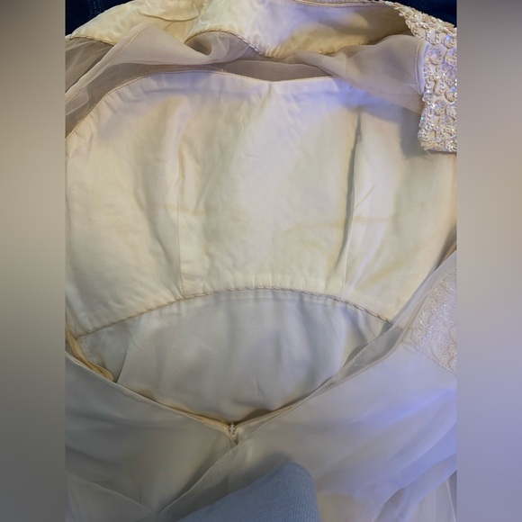 Stunning Vintage 1970’s White Chiffon Gown by the legendary Mike Benet. Size 8 - Picture 11 of 16